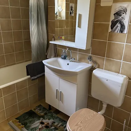 Apartamento With Free Parking And Easy Access To
